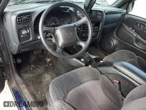 ✅ 2001 Chevrolet Blazer LT • VIN: 1GNDT13W11K190547 • Lot: 87020614. Wystawiony na Copart z przebiegiem Nie podano. Bezpłatny archiwum sprzedaży aukcyjnych z USA i szczegółowy raport historii pojazdu na DreamBid. Zdjęcie 8.