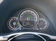 ✅ 2013 Volkswagen Beetle 2.5L • VIN: 3VW5X7ATXDM816085 • Lot: 91036645. Wystawiony na Copart z przebiegiem 118 737 mil. Bezpłatny archiwum sprzedaży aukcyjnych z USA i szczegółowy raport historii pojazdu na DreamBid. Zdjęcie 9.