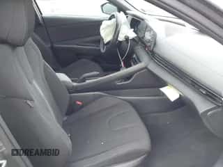 2025 Hyundai Elantra SEL Sport с VIN KMHLM4DG2SU955860, выставлен на аукционе IAAI как лот 43317517 с пробегом 8 756 миль миль и . История ставок и продаж доступна на DreamBid. Изображение 5.