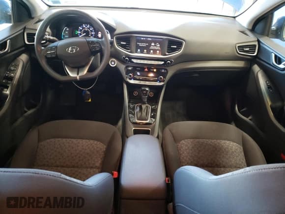 ✅ 2018 Hyundai Ioniq Blue • VIN: KMHC65LC9JU074179 • Lot: 48374295. Wystawiony na Copart z przebiegiem 56 663 mil. Bezpłatny archiwum sprzedaży aukcyjnych z USA i szczegółowy raport historii pojazdu na DreamBid. Zdjęcie 8.