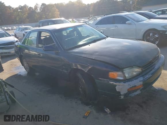 ✅ 1995 Toyota Camry LE • VIN: 4T1SK12E5SU870948 • Lot: 43647236. Wystawiony na IAAI z przebiegiem 223 969 mil. Bezpłatny archiwum sprzedaży aukcyjnych z USA i szczegółowy raport historii pojazdu na DreamBid. Zdjęcie 1.