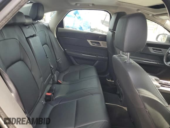 ✅ 2016 Jaguar XF 35t Premium • VIN: SAJBJ4BV6GCY18106 • Lot: 70354565. Wystawiony na Copart z przebiegiem 107 930 mil. Bezpłatny archiwum sprzedaży aukcyjnych z USA i szczegółowy raport historii pojazdu na DreamBid. Zdjęcie 10.