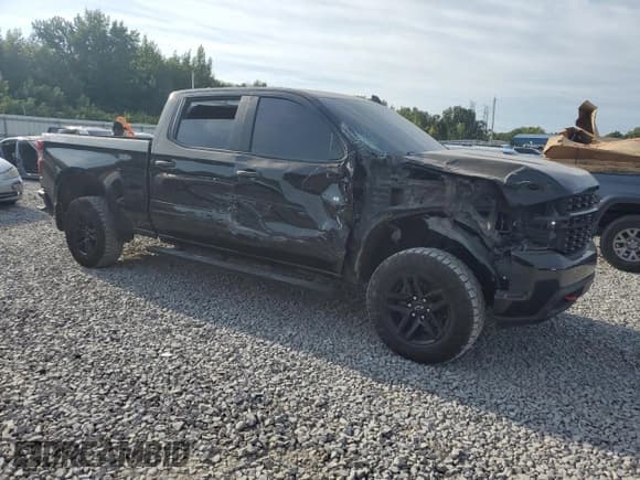 ✅ 2021 Chevrolet Silverado 1500 Custom Trail Boss • VIN: 1GCPYCEF3MZ376697 • Lot: 70347465. Wystawiony na Copart z przebiegiem 64 577 mil. Bezpłatny archiwum sprzedaży aukcyjnych z USA i szczegółowy raport historii pojazdu na DreamBid. Zdjęcie 4.