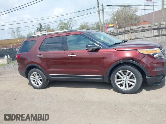 ✅ 2015 Ford Explorer XLT • VIN: 1FM5K8D85FGC03878 • Lot: 42134401. Wystawiony na IAAI z przebiegiem 85 443 mil. Bezpłatny archiwum sprzedaży aukcyjnych z USA i szczegółowy raport historii pojazdu na DreamBid. Zdjęcie 13.