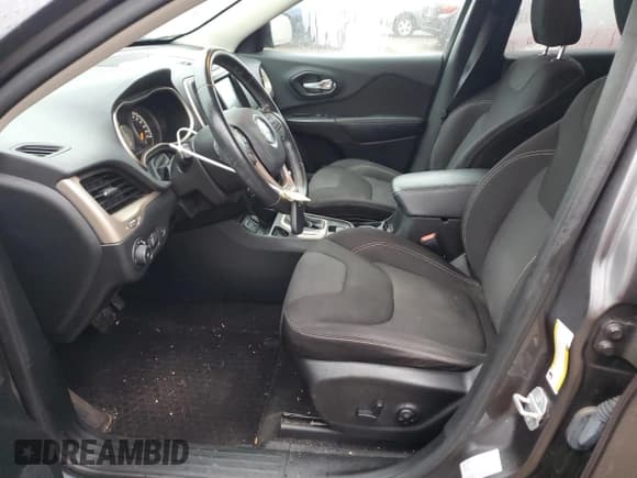 ✅ 2015 Jeep Cherokee Latitude • VIN: 1C4PJLCS4FW658176 • Lot: 87267995. Wystawiony na Copart z przebiegiem 344 486 mil. Bezpłatny archiwum sprzedaży aukcyjnych z USA i szczegółowy raport historii pojazdu na DreamBid. Zdjęcie 7.