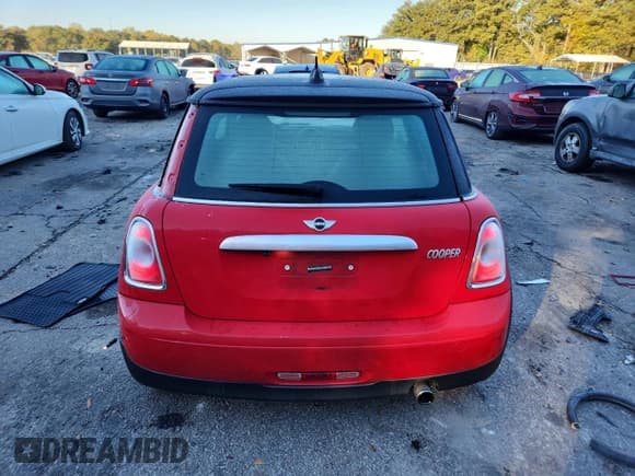 ✅ 2011 MINI Hardtop • VIN: WMWSU3C58BT251403 • Lot: 85410695. Wystawiony na Copart z przebiegiem 66 314 mil. Bezpłatny archiwum sprzedaży aukcyjnych z USA i szczegółowy raport historii pojazdu na DreamBid. Zdjęcie 6.