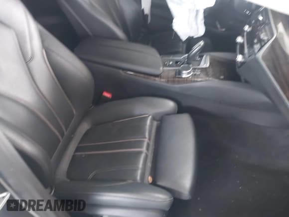 ✅ 2019 BMW 5 Series 540i • VIN: WBAJE5C59KWW06369 • Lot: 42405053. Listed on IAAI with 84,900 mi. Free auction sales archive from the USA and detailed vehicle history report at DreamBid. Image 5.