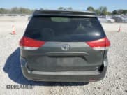 ✅ 2012 Toyota Sienna LE • VIN: 5TDKA3DC3CS013743 • Lot: 82183225. Wystawiony na Copart z przebiegiem Nie podano. Bezpłatny archiwum sprzedaży aukcyjnych z USA i szczegółowy raport historii pojazdu na DreamBid. Zdjęcie 6.