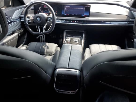 ✅ 2024 BMW 7 Series 760i xDrive • VIN: WBA33EJ02RCP63291 • Lot: 58191315. Wystawiony na Copart z przebiegiem 47 543 mil. Bezpłatny archiwum sprzedaży aukcyjnych z USA i szczegółowy raport historii pojazdu na DreamBid. Zdjęcie 8.