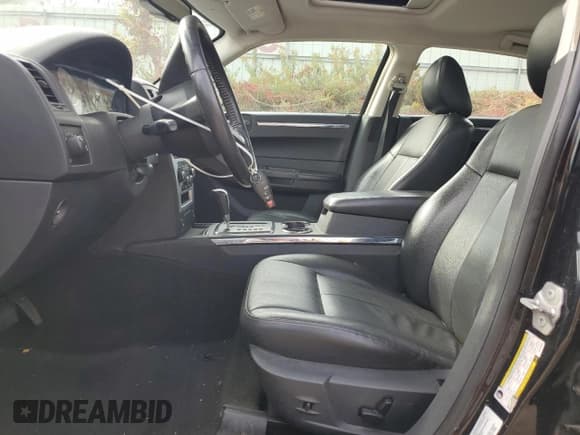 ✅ 2010 Chrysler 300 Touring • VIN: 2C3CA5CV4AH135403 • Лот: 82389715. Опубликован ранее на Copart с пробегом 216 260 миль. Бесплатный доступ к архиву аукционных продаж из США и подробный отчёт об истории автомобиля на DreamBid. Изображение 7.