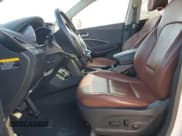 ✅ 2015 Hyundai Santa Fe • VIN: 5XYZU3LA4FG267288 • Лот: 82340143. Опубликован ранее на Copart с пробегом 196 857 миль. Бесплатный доступ к архиву аукционных продаж из США и подробный отчёт об истории автомобиля на DreamBid. Изображение 7.