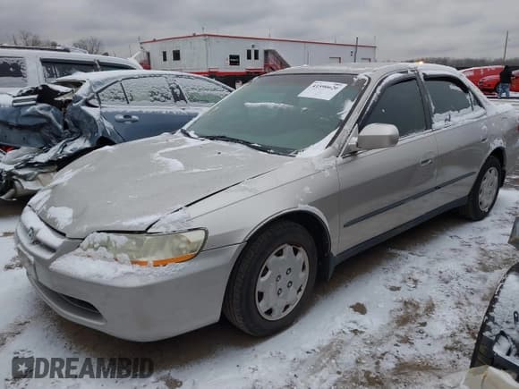 ✅ 1999 Honda Accord LX • VIN: 1HGCG5549XA139745 • Лот: 41590620. Опубликован ранее на IAAI с пробегом 303 630 миль. Бесплатный доступ к архиву аукционных продаж из США и подробный отчёт об истории автомобиля на DreamBid. Изображение 17.