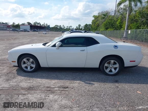 ✅ 2013 Dodge Challenger SXT • VIN: 2C3CDYAG5DH693813 • Lot: 43558979. Listed on IAAI with 188,863 mi. Free auction sales archive from the USA and detailed vehicle history report at DreamBid. Image 14.
