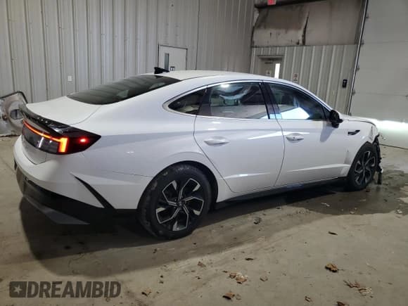 ✅ 2024 Hyundai Sonata SEL • VIN: KMHL64JAXRA390361 • Lot: 92405645. Listed on Copart with 34,844 mi. Free auction sales archive from the USA and detailed vehicle history report at DreamBid. Image 3.