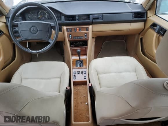 ✅ 1987 Mercedes-Benz 300 D • VIN: WDBEB33D3HA344815 • Lot: 43716715. Listed on Copart with 318,372 mi. Free auction sales archive from the USA and detailed vehicle history report at DreamBid. Image 8.