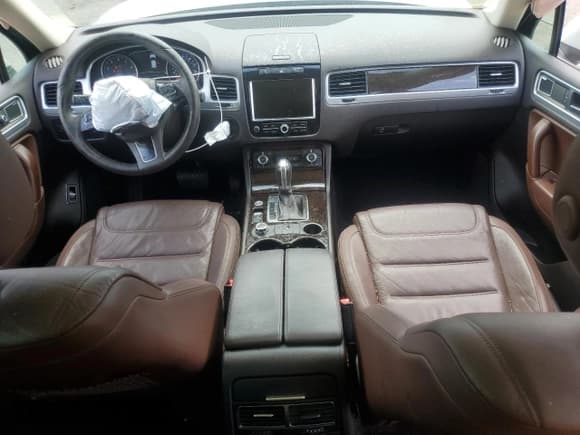 ✅ 2013 Volkswagen Touareg Lux • VIN: WVGEF9BP4DD013167 • Lot: 60422255. Listed on Copart with 157,319 mi. Free auction sales archive from the USA and detailed vehicle history report at DreamBid. Image 8.