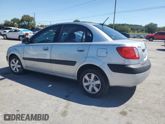 ✅ 2009 Kia Rio LX • VIN: KNADE223196505137 • Лот: 71867015. Опубликован ранее на Copart с пробегом 198 526 миль. Бесплатный доступ к архиву аукционных продаж из США и подробный отчёт об истории автомобиля на DreamBid. Изображение 2.