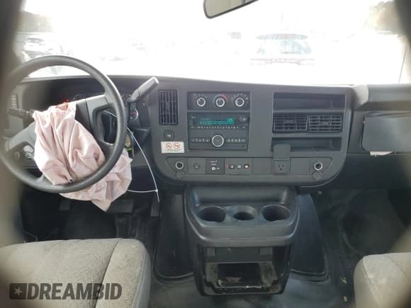 ✅ 2020 Chevrolet Express Cargo • VIN: 1GCWGAFG5L1147980 • Lot: 91240585. Wystawiony na Copart z przebiegiem 80 254 mil. Bezpłatny archiwum sprzedaży aukcyjnych z USA i szczegółowy raport historii pojazdu na DreamBid. Zdjęcie 8.