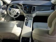 ✅ 2021 Volvo XC90 Momentum • VIN: YV4102CK5M1686627 • Лот: 65720865. Опубликован ранее на Copart с пробегом 47 771 миль. Бесплатный доступ к архиву аукционных продаж из США и подробный отчёт об истории автомобиля на DreamBid. Изображение 8.