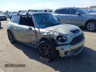 ✅ 2010 MINI Hardtop S • VIN: WMWMF7C54ATX44035 • Lot: 43667251. Wystawiony na IAAI z przebiegiem 146 513 mil. Bezpłatny archiwum sprzedaży aukcyjnych z USA i szczegółowy raport historii pojazdu na DreamBid. Zdjęcie 1.