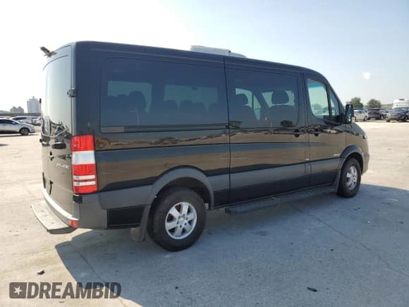 ✅ 2015 Mercedes-Benz Sprinter Passenger • VIN: WDZPE7CC1FP170592 • Лот: 71725184. Опубликован ранее на Copart с пробегом Не указан. Бесплатный доступ к архиву аукционных продаж из США и подробный отчёт об истории автомобиля на DreamBid. Изображение 3.