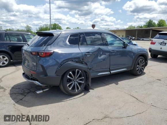 ✅ 2025 Mazda CX-50 Premium • VIN: 7MMVABDY0SN328586 • Лот: 58698845. Опубликован ранее на Copart с пробегом 5 014 миль. Бесплатный доступ к архиву аукционных продаж из США и подробный отчёт об истории автомобиля на DreamBid. Изображение 3.