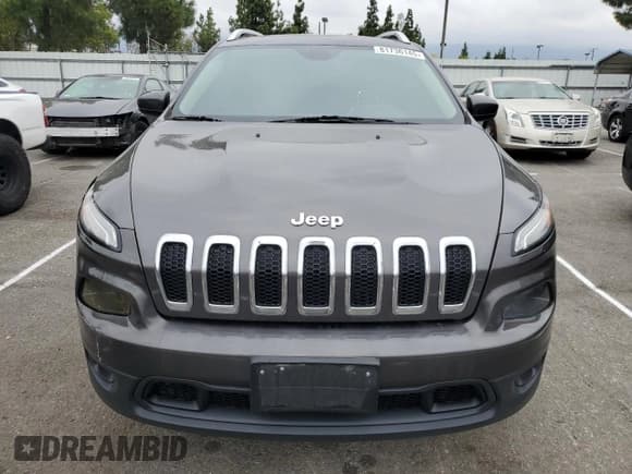 ✅ 2018 Jeep Cherokee Latitude Plus • VIN: 1C4PJLLBXJD524437 • Lot: 81736145. Listed on Copart with 119,900 mi. Free auction sales archive from the USA and detailed vehicle history report at DreamBid. Image 5.