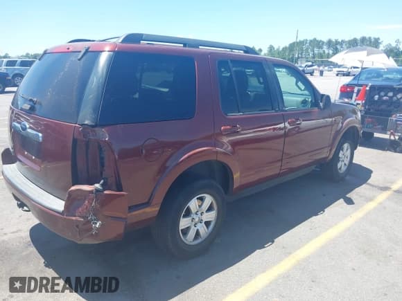 ✅ 2010 Ford Explorer XLT • VIN: 1FMEU6DE7AUA32162 • Lot: 42322017. Wystawiony na IAAI z przebiegiem 201 238 mil. Bezpłatny archiwum sprzedaży aukcyjnych z USA i szczegółowy raport historii pojazdu na DreamBid. Zdjęcie 4.