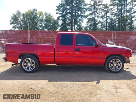 2006 Chevrolet Silverado 1500 LT2 z VIN 1GCEC19Z26Z205389, wystawiony jako IAAI lot #43354030 z przebiegiem 191 974 mil mil oraz . Historia ofert i sprzedaży dostępna na DreamBid. Obrazek 14.