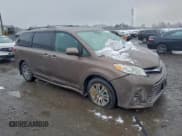 ✅ 2019 Toyota Sienna Limited • VIN: 5TDYZ3DC3KS984629 • Lot: 95870935. Wystawiony na Copart z przebiegiem 106 716 mil. Bezpłatny archiwum sprzedaży aukcyjnych z USA i szczegółowy raport historii pojazdu na DreamBid. Zdjęcie 4.