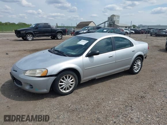 ✅ 2002 Chrysler Sebring LX • VIN: 1C3EL46XX2N226999 • Лот: 42105470. Опубликован ранее на IAAI с пробегом 166 389 миль. Бесплатный доступ к архиву аукционных продаж из США и подробный отчёт об истории автомобиля на DreamBid. Изображение 2.