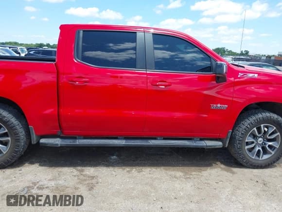✅ 2021 Chevrolet Silverado 1500 RST • VIN: 3GCUYEED4MG183407 • Lot: 42458607. Wystawiony na IAAI z przebiegiem 118 382 mil. Bezpłatny archiwum sprzedaży aukcyjnych z USA i szczegółowy raport historii pojazdu na DreamBid. Zdjęcie 13.