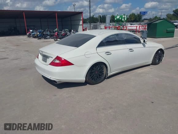 ✅ 2007 Mercedes-Benz CLS 550 • VIN: WDDDJ72X37A106048 • Lot: 43131676. Listed on IAAI with 181,543 mi. Free auction sales archive from the USA and detailed vehicle history report at DreamBid. Image 4.