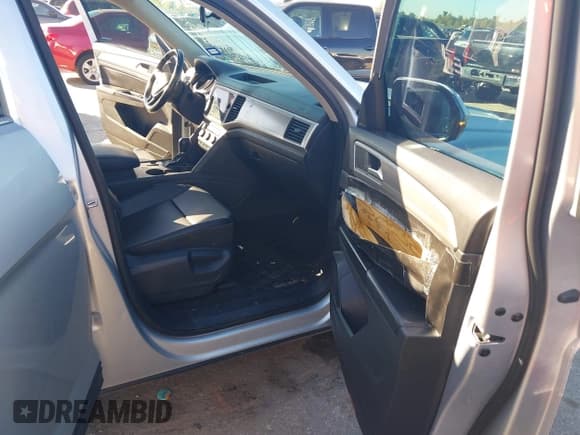 ✅ 2018 Volkswagen Atlas SE • VIN: 1V2CR2CAXJC572274 • Lot: 43589684. Listed on IAAI with 164,064 mi. Free auction sales archive from the USA and detailed vehicle history report at DreamBid. Image 5.