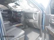 ✅ 2019 Chevrolet Silverado 1500 RST • VIN: 1GCUYEEDXKZ168469 • Lot: 43011980. Wystawiony na IAAI z przebiegiem 112 039 mil. Bezpłatny archiwum sprzedaży aukcyjnych z USA i szczegółowy raport historii pojazdu na DreamBid. Zdjęcie 5.