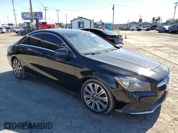 ✅ 2018 Mercedes-Benz CLA 250 • VIN: WDDSJ4EB2JN664107 • Lot: 82532105. Wystawiony na Copart z przebiegiem 86 587 mil. Bezpłatny archiwum sprzedaży aukcyjnych z USA i szczegółowy raport historii pojazdu na DreamBid. Zdjęcie 4.