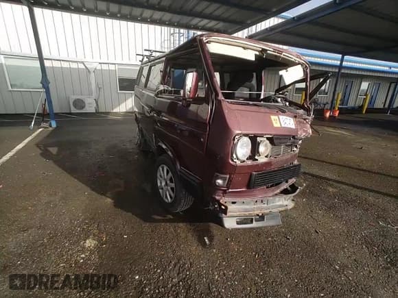 ✅ 1991 Volkswagen Vanagon • VIN: WV2YB0254MG012768 • Лот: 84074574. Опубликован ранее на Copart с пробегом Не указан. Бесплатный доступ к архиву аукционных продаж из США и подробный отчёт об истории автомобиля на DreamBid. Изображение 12.