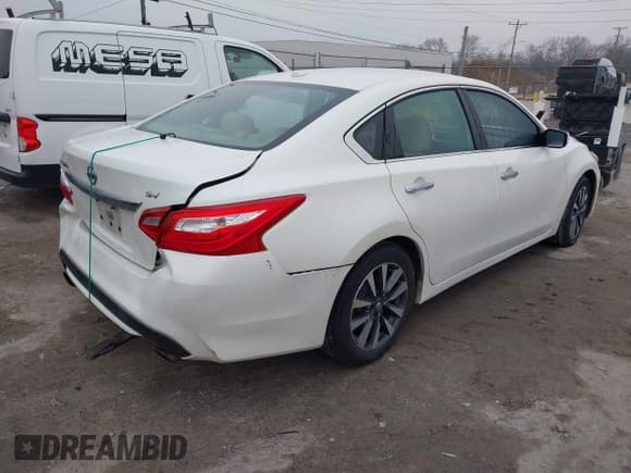 ✅ 2017 Nissan Altima SV • VIN: 1N4AL3AP7HC282324 • Lot: 43772226. Wystawiony na IAAI z przebiegiem 148 267 mil. Bezpłatny archiwum sprzedaży aukcyjnych z USA i szczegółowy raport historii pojazdu na DreamBid. Zdjęcie 4.