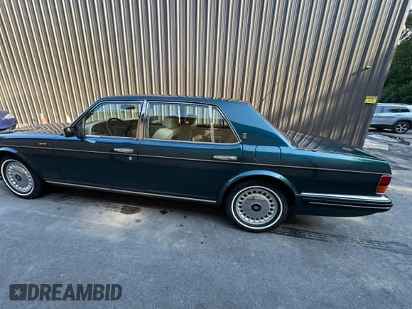 ✅ 1997 Rolls-Royce Silver Spur • VIN: SCAZN19C3VCX59072 • Lot: 81083365. Wystawiony na Copart z przebiegiem 26 202 mil. Bezpłatny archiwum sprzedaży aukcyjnych z USA i szczegółowy raport historii pojazdu na DreamBid. Zdjęcie 13.