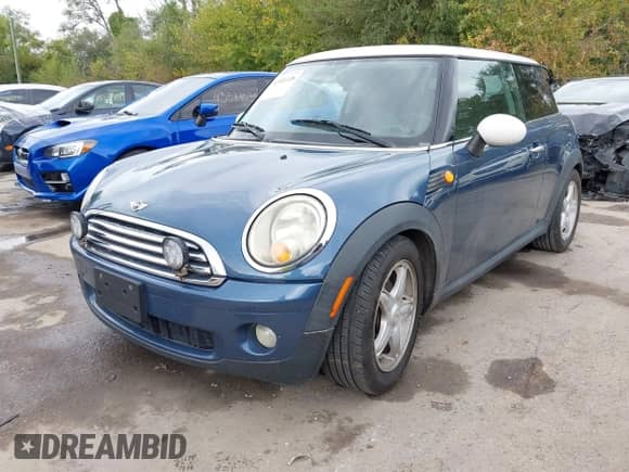 2009 MINI Hardtop with VIN WMWMF33529TU73545, listed as a IAAI auction lot 43381138 with 126,704 mi miles and . Bid and sale history available at DreamBid. Image 2.