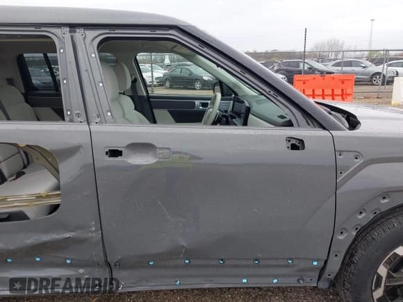 ✅ 2025 Hyundai Santa Fe SE • VIN: 5NMP1DGL7SH092455 • Lot: 41966452. Listed on IAAI with 4,807 mi. Free auction sales archive from the USA and detailed vehicle history report at DreamBid. Image 19.