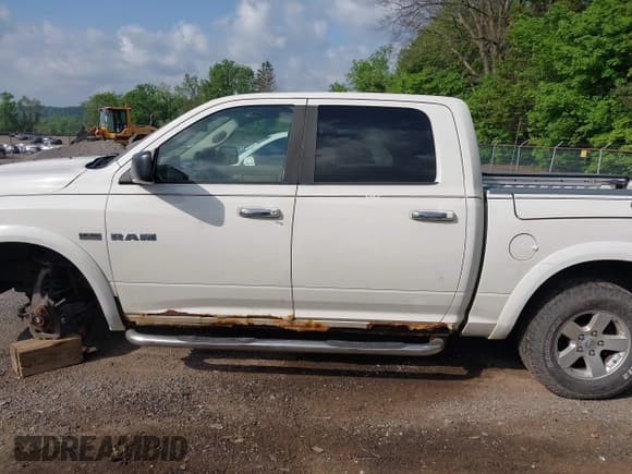 ✅ 2009 Dodge 1500 Laramie • VIN: 1D3HV13T49J526520 • Lot: 42199548. Wystawiony na IAAI z przebiegiem 149 113 mil. Bezpłatny archiwum sprzedaży aukcyjnych z USA i szczegółowy raport historii pojazdu na DreamBid. Zdjęcie 15.