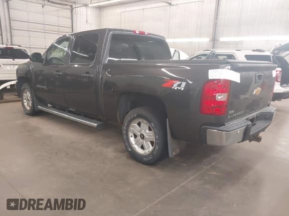 ✅ 2011 Chevrolet Silverado 1500 LTZ • VIN: 1GCPKTE32BF179378 • Lot: 42943605. Wystawiony na IAAI z przebiegiem 196 443 mil. Bezpłatny archiwum sprzedaży aukcyjnych z USA i szczegółowy raport historii pojazdu na DreamBid. Zdjęcie 3.