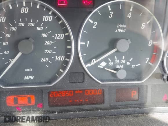 2001 BMW 3 Series 330Ci с VIN WBABS53411JU81299, выставлен на аукционе IAAI как лот 42062965 с пробегом 202 850 миль миль и . История ставок и продаж доступна на DreamBid. Изображение 15.