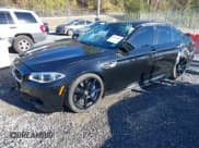 ✅ 2016 BMW M5 • VIN: WBSFV9C58GG343379 • Lot: 43578857. Wystawiony na IAAI z przebiegiem 62 517 mil. Bezpłatny archiwum sprzedaży aukcyjnych z USA i szczegółowy raport historii pojazdu na DreamBid. Zdjęcie 2.