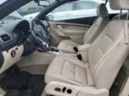 ✅ 2012 Volkswagen Eos Executive • VIN: WVWFW7AH3CV017100 • Lot: 57384835. Wystawiony na Copart z przebiegiem 190 379 mil. Bezpłatny archiwum sprzedaży aukcyjnych z USA i szczegółowy raport historii pojazdu na DreamBid. Zdjęcie 7.