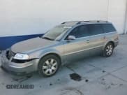 ✅ 2002 Volkswagen Passat GLX • VIN: WVWWH63B92E210329 • Lot: 53953085. Wystawiony na Copart z przebiegiem 122 795 mil. Bezpłatny archiwum sprzedaży aukcyjnych z USA i szczegółowy raport historii pojazdu na DreamBid. Zdjęcie 1.