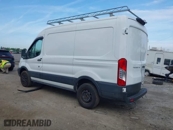 ✅ 2019 Ford Transit • VIN: 1FTYR1CM2KKA03941 • Lot: 42161505. Wystawiony na IAAI z przebiegiem 70 145 mil. Bezpłatny archiwum sprzedaży aukcyjnych z USA i szczegółowy raport historii pojazdu na DreamBid. Zdjęcie 3.