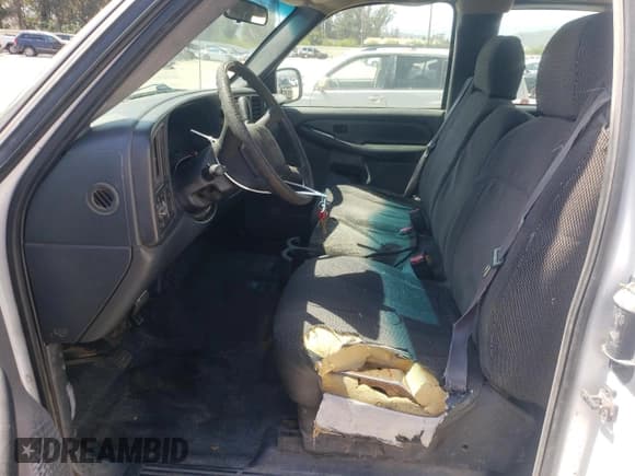 ✅ 2002 Chevrolet Silverado 1500 • VIN: 1GBHC29U22E300208 • Лот: 52234395. Опубликован ранее на Copart с пробегом Не указан. Бесплатный доступ к архиву аукционных продаж из США и подробный отчёт об истории автомобиля на DreamBid. Изображение 7.