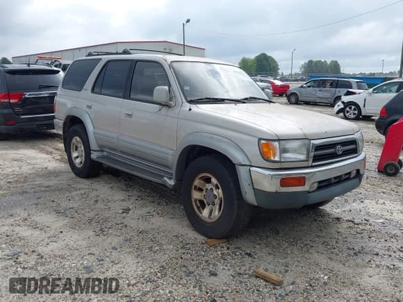 ✅ 1997 Toyota 4Runner Limited • VIN: JT3GN87R7V0021068 • Lot: 42950632. Listed on IAAI with 260,340 mi. Free auction sales archive from the USA and detailed vehicle history report at DreamBid. Image 1.